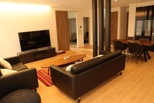 인자이의 프라이빗 하우스 (180m², 침실 5개, 프라이빗 욕실 3개) (180 square meters newly built/Close to airport) 나리타 공용 라운지/TV 시청 구역 - 료칸 이미지 인자이의 프라이빗 하우스 (180m², 침실 5개, 프라이빗 욕실 3개) (180 square meters newly built/Close to airport) 나리타 공용 라운지/TV 시청 구역 - 료칸 이미지