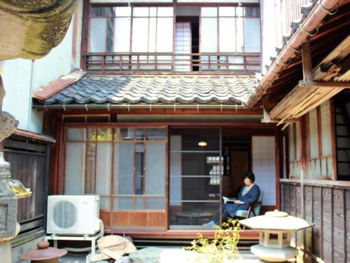 (一棟貸切)町家体験ゲストハウス「ほんまちの家」〜高岡市の伝統的な古民家~ ((一棟貸切)町家体験ゲストハウス「ほんまちの家」〜高岡市の伝統的な古民家~) 다카오카 정원 - 온천 이미지 (一棟貸切)町家体験ゲストハウス「ほんまちの家」〜高岡市の伝統的な古民家~ ((一棟貸切)町家体験ゲストハウス「ほんまちの家」〜高岡市の伝統的な古民家~) 다카오카 정원 - 온천 이미지