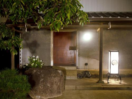 がもう家 明治時代の蔵に泊まれる一棟貸し宿 Ancient renovated house in the Japanese Countryside with a kindly hospitality (がもう家 明治時代の蔵に泊まれる一棟貸し宿 Ancient renovated house in the Japanese Countryside with a kindly hospitality) 마루가메 숙소 외관 - 료칸 이미지 がもう家 明治時代の蔵に泊まれる一棟貸し宿 Ancient renovated house in the Japanese Countryside with a kindly hospitality (がもう家 明治時代の蔵に泊まれる一棟貸し宿 Ancient renovated house in the Japanese Countryside with a kindly hospitality) 마루가메 숙소 외관 - 료칸 이미지