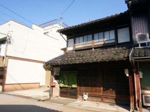 (一棟貸切)町家体験ゲストハウス「ほんまちの家」〜高岡市の伝統的な古民家~ ((一棟貸切)町家体験ゲストハウス「ほんまちの家」〜高岡市の伝統的な古民家~) 다카오카 숙소 외관 - 료칸 이미지 (一棟貸切)町家体験ゲストハウス「ほんまちの家」〜高岡市の伝統的な古民家~ ((一棟貸切)町家体験ゲストハウス「ほんまちの家」〜高岡市の伝統的な古民家~) 다카오카 숙소 외관 - 료칸 이미지