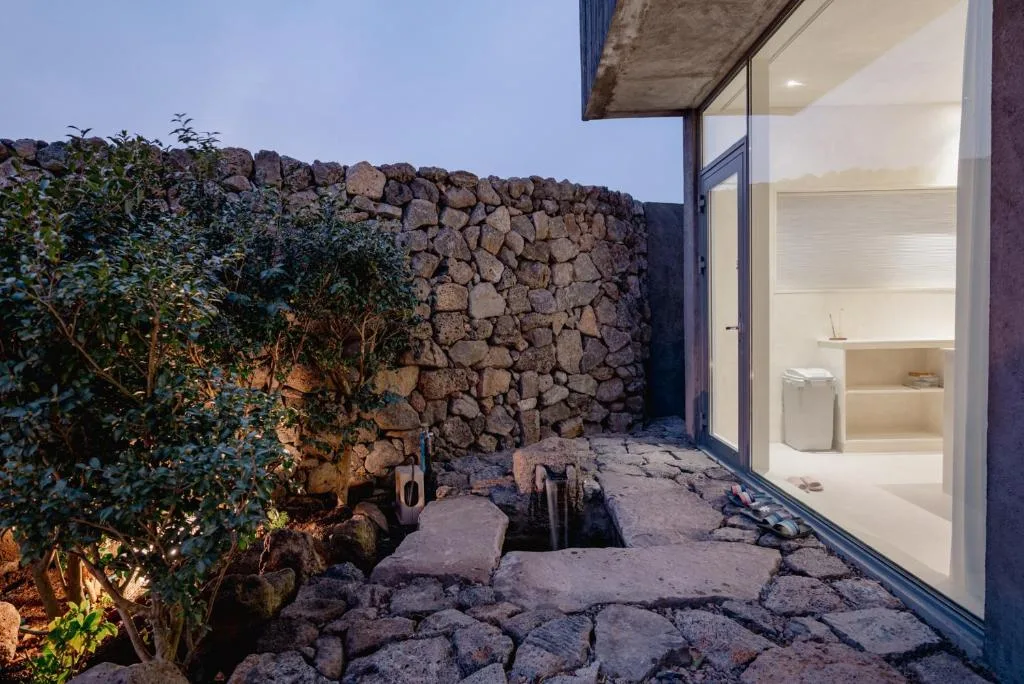 까사호제, 산방산과 마라도 뷰&곶자왈 돌창고 정원, 야외 자쿠지 (까사호제, 산방산과 마라도 뷰&곶자왈 돌창고 정원, 야외 자쿠지) - 제주 중문 까사호제 누구에게 추천하는가? 최종 평가 및 요약