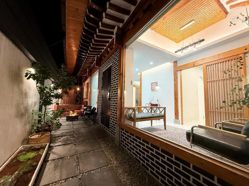 전주 한옥마을 어사화 (Jeonju Hanokmaeul Eosahwa (Korea Quality)) - 완주군 풍남동 전주 한옥마을 어사화 주요 명소까지의 거리와 주변 탐방