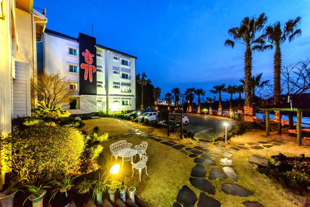 제주 휴펜션  (Jeju Hue Pension) 위치 및 접근성