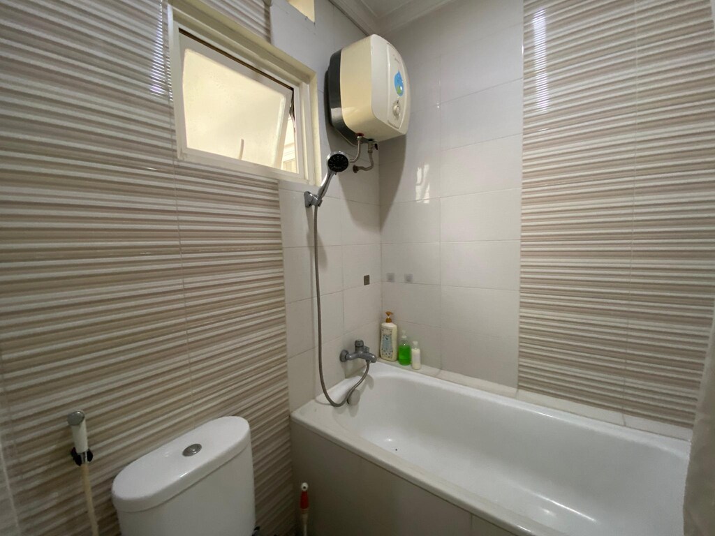 와루의 프라이빗 하우스 (144m², 침실 3개, 프라이빗 욕실 4개) (Boni and Deci House Juanda Airport) 위치 및 접근성