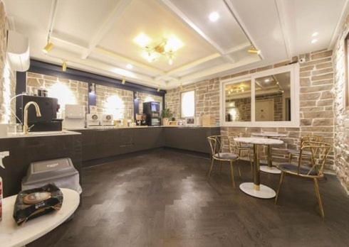 호텔 프렌치 코드 (Hotel French Code) 객실 및 시설