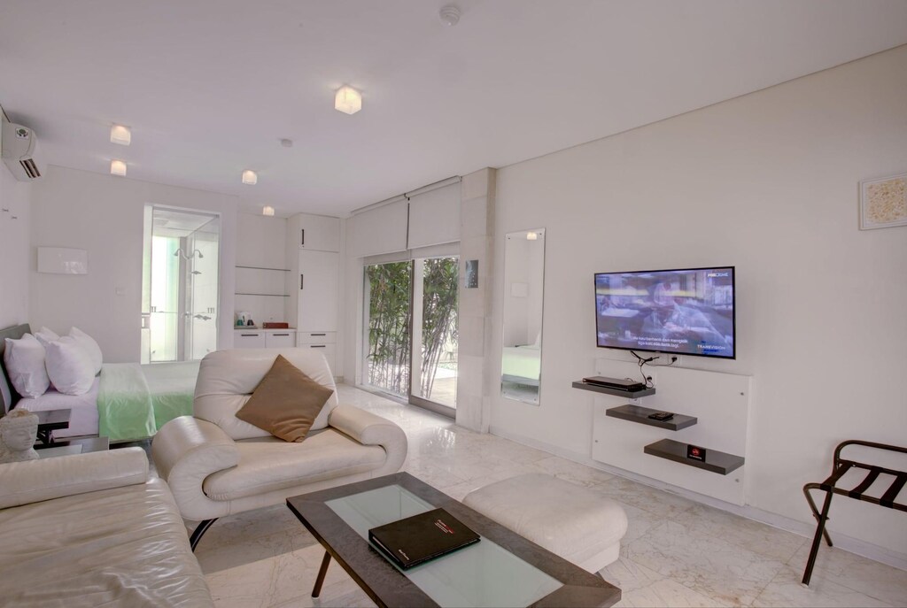 푸라마익스클루시브 오션 비치 호텔 스미냑 (FuramaXclusive Ocean Beach Hotel Seminyak) 위치 및 접근성