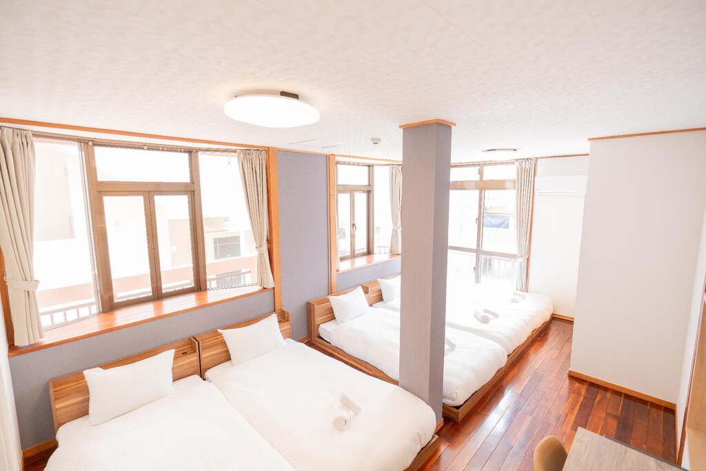 나하의 프라이빗 하우스 (144m², 침실 4개, 프라이빗 욕실 1개) (Okinawa 【BBQ可 】駅近・スーパー前！動画見放題の最大17名宿泊可能！2F) 위치 및 접근성