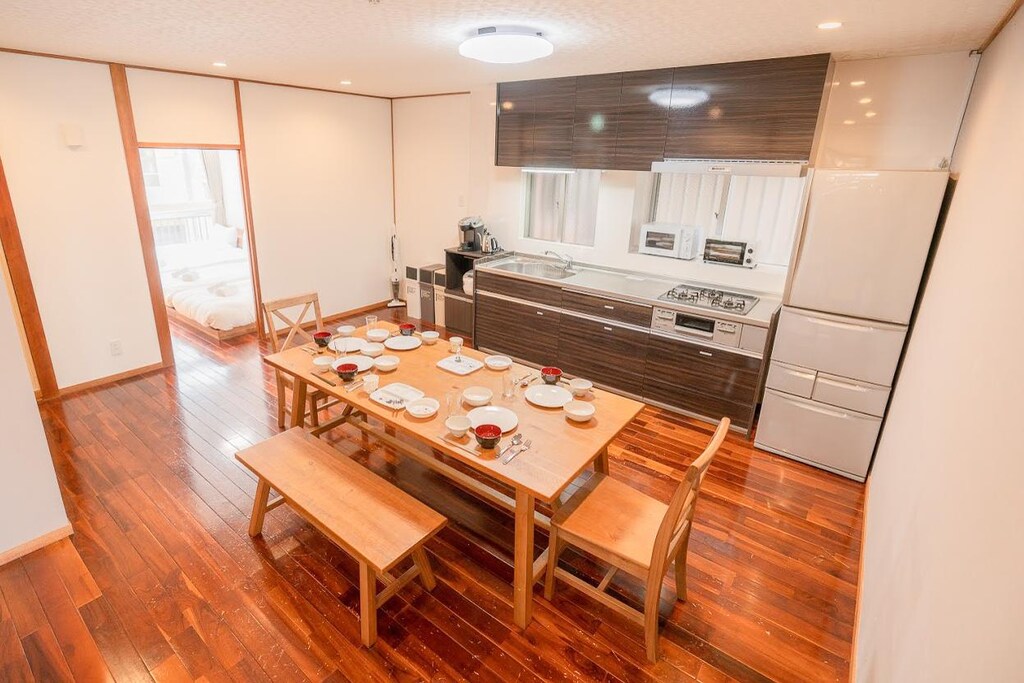 나하의 프라이빗 하우스 (144m², 침실 4개, 프라이빗 욕실 1개) (Okinawa 【BBQ可 】駅近・スーパー前！動画見放題の最大17名宿泊可能！2F) 객실 및 시설