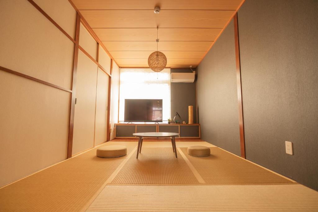 나하의 프라이빗 하우스 (144m², 침실 4개, 프라이빗 욕실 1개) (Okinawa 【BBQ可 】駅近・スーパー前！動画見放題の最大17名宿泊可能！2F) 서비스 품질