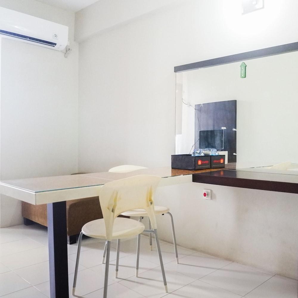 Pool View 2Br at Dian Regency Apartment 객실 및 시설