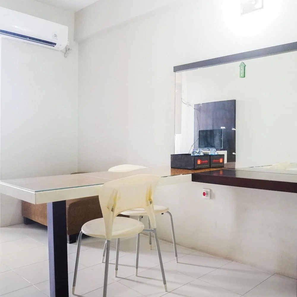 Pool View 2Br at Dian Regency Apartment 객실 및 시설