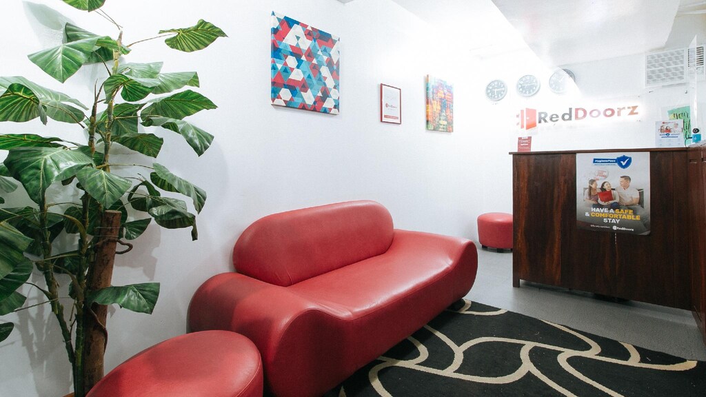 레드도어즈 니어 파사이 로톤다 (RedDoorz near Pasay Rotonda) 객실 및 시설
