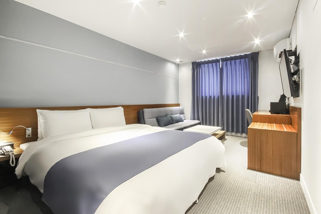 아크 블루 호텔 (Ark Blue Hotel) 위치 및 접근성