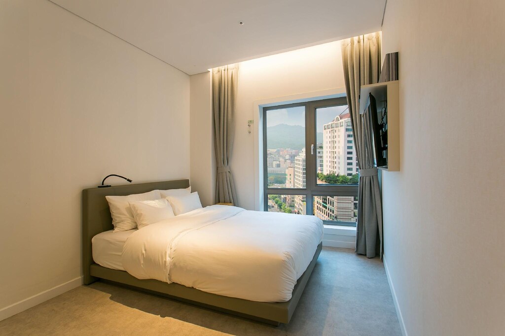 H 에비뉴 호텔 이대 신촌점 (H Avenue Hotel Idae Sinchon) 위치 및 접근성