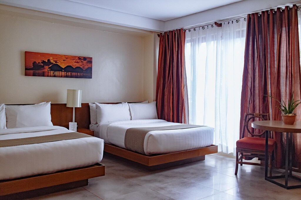 크라운 리젠시 리조트 (Crown Regency Beach Resort) 위치 및 접근성