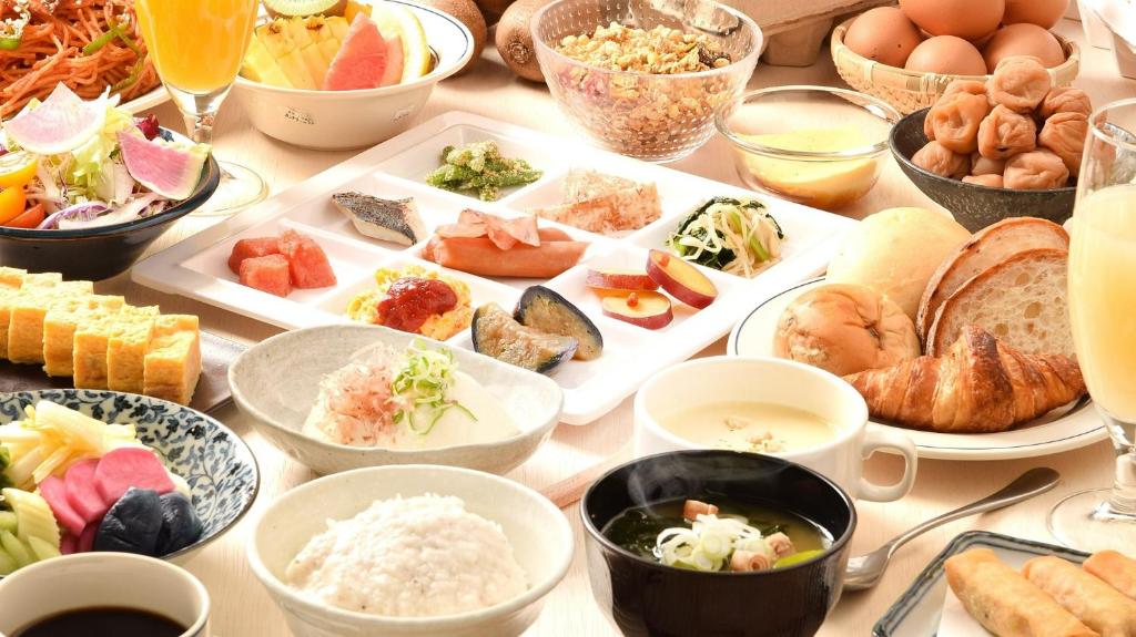 JR 이스트 호텔 메츠 프리미어 요코하마 사쿠라기초 (JR East Hotel Mets Premier Yokohama Sakuragicho) 객실 및 시설