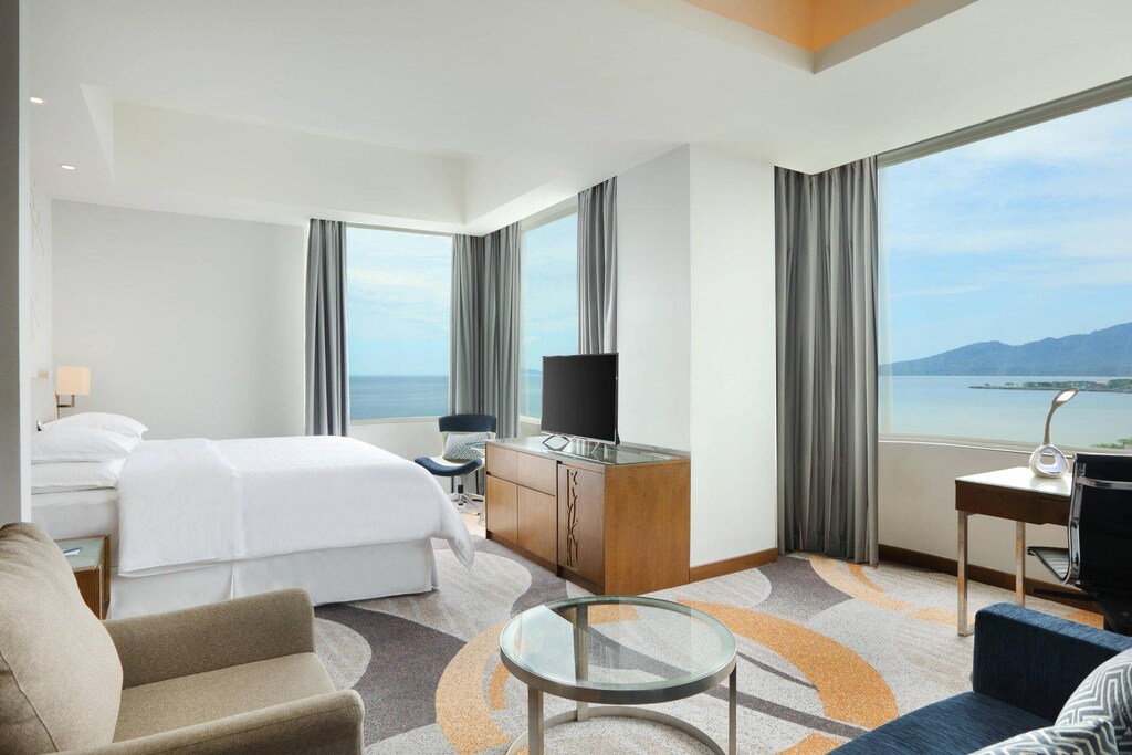 포 포인츠 바이 쉐라톤 마나도 (Four Points by Sheraton Manado) 위치 및 접근성