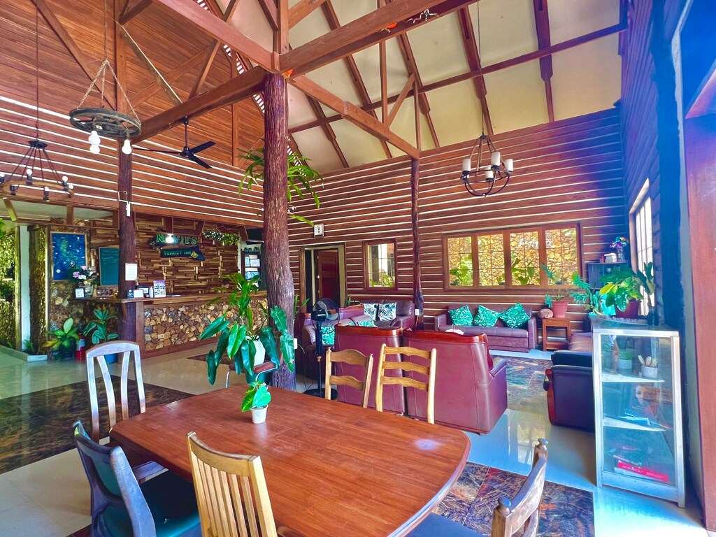 노비스 투어리스트 인 (Novie's Tourist Inn) 객실 및 시설
