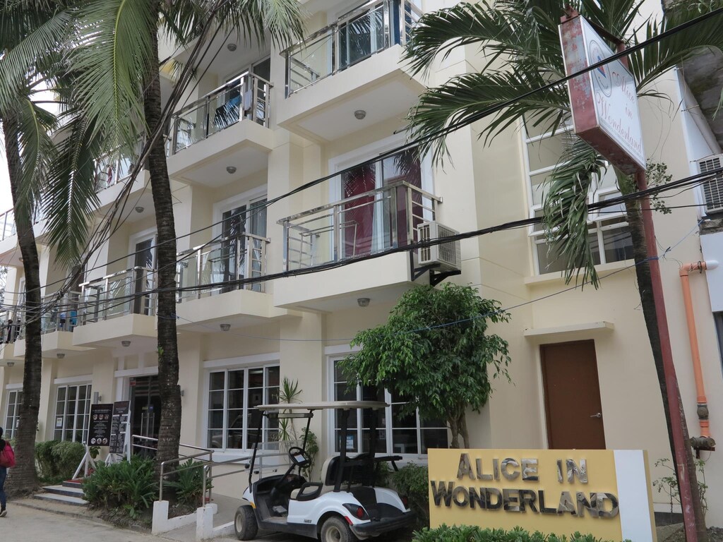 앨리스 인 원더랜드 비치 호텔 (Alice in Wonderland Beach Hotel) 객실 및 시설