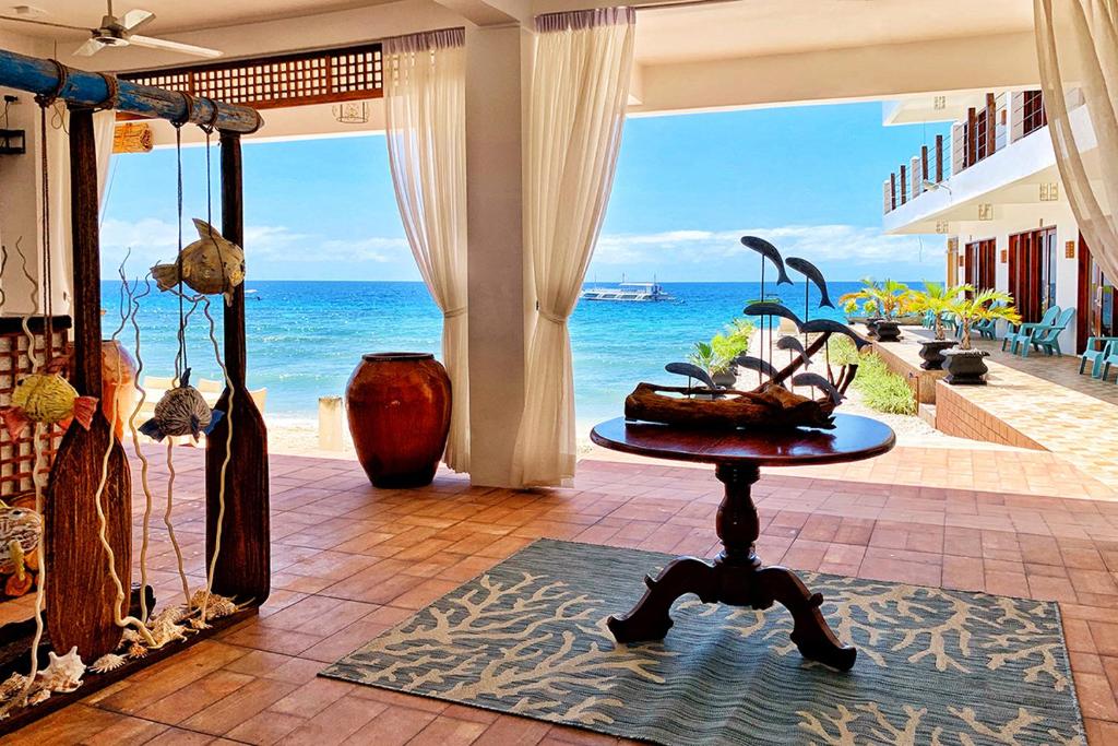 오슬롭 웨일 샤크 리조트 (Oslob Whale Shark Resort) 객실 및 시설