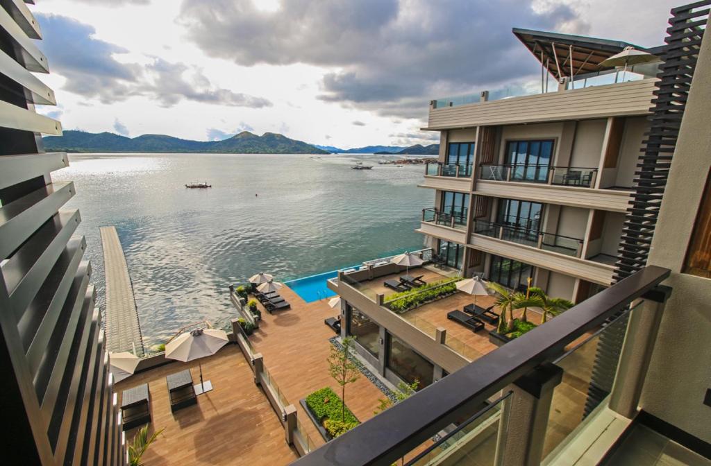 투 시즌스 코론 베이사이드 호텔 (Two Seasons Coron Bayside Hotel) 객실 및 시설