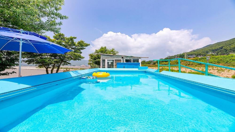 강화 바닷가쉼터 가족 오션뷰 펜션 (Ganghwa Badatgashimteo Pension) 객실 및 시설