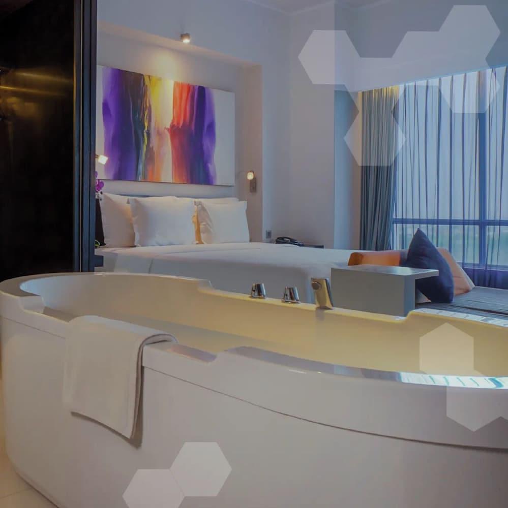 TS 스위트 수라바야 (TS Suites Surabaya) 객실 및 시설