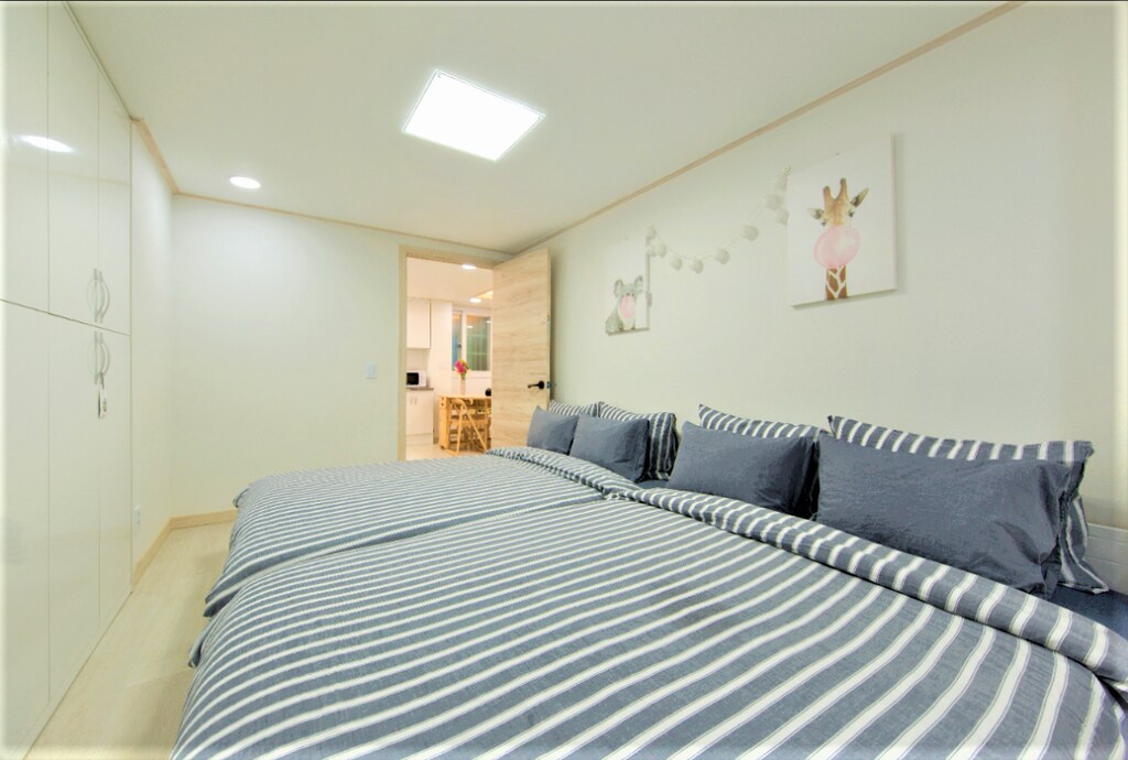 Best/Lovely House.Party.홍대입구역 7번출구.도보1분 (Hongdae 다정하우스 /사랑스런공간. 홍대입구역 (Exit7)도보로1분. 파티가능) 위치 및 접근성