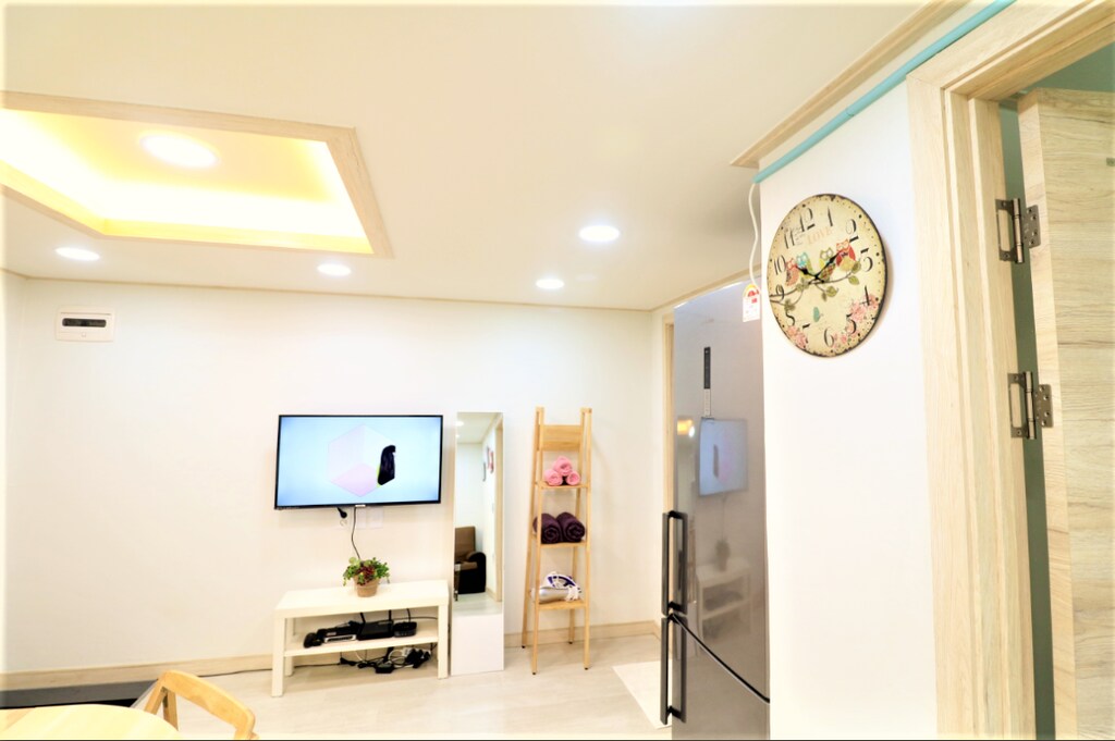 Best/Lovely House.Party.홍대입구역 7번출구.도보1분 (Hongdae 다정하우스 /사랑스런공간. 홍대입구역 (Exit7)도보로1분. 파티가능) 서비스 품질