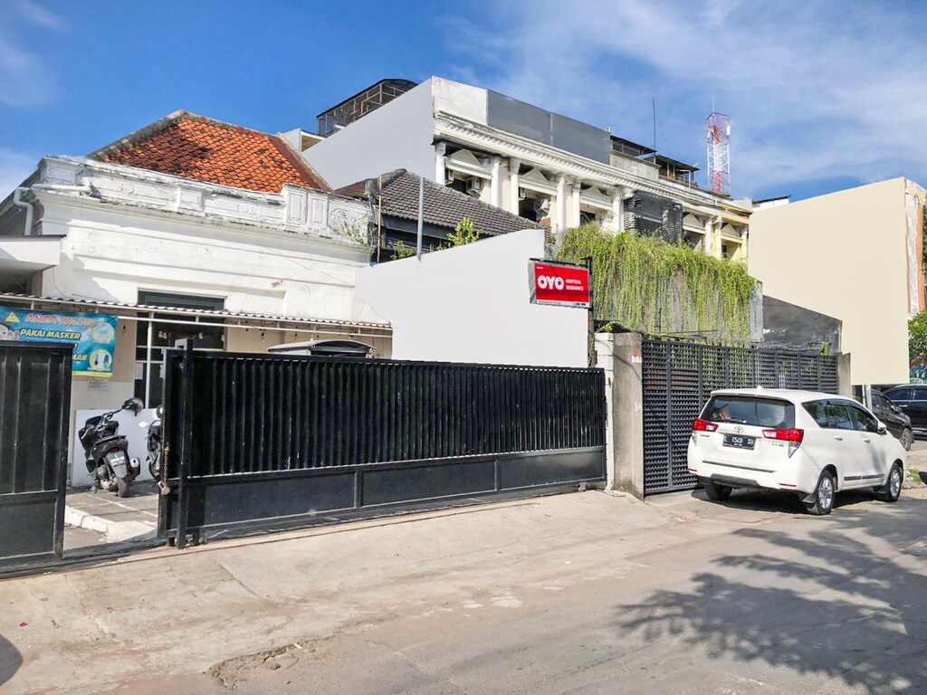 OYO Flagship  90789 Genteng Residence 호텔 이미지 1