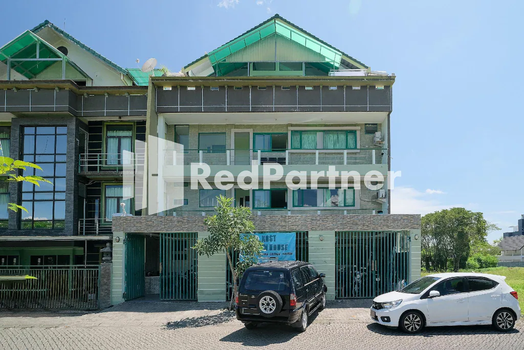 Pondok Hijau Syariah Mitra RedDoorz @ Citraland Surabaya 객실 및 시설