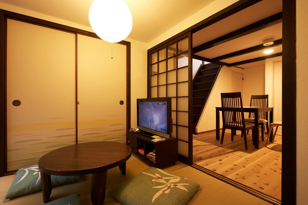 게스트하우스 커넥션 가라스마 고조 (Guesthouse Connection Karasuma Gojo) 위치 및 접근성