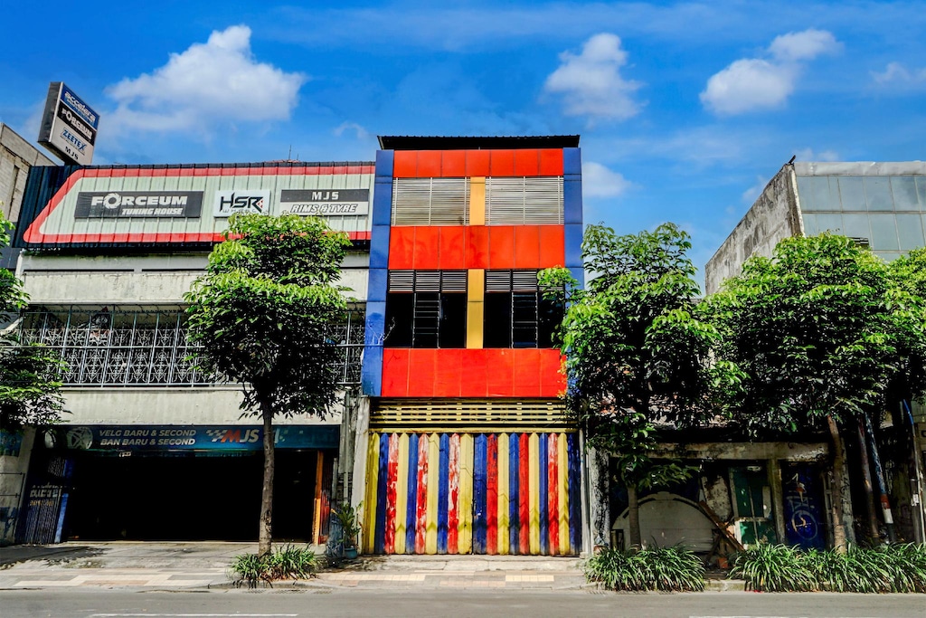 Hotel O Surabaya near Universitas Airlangga formerly Kertajaya Residence Surabaya 호텔 전경