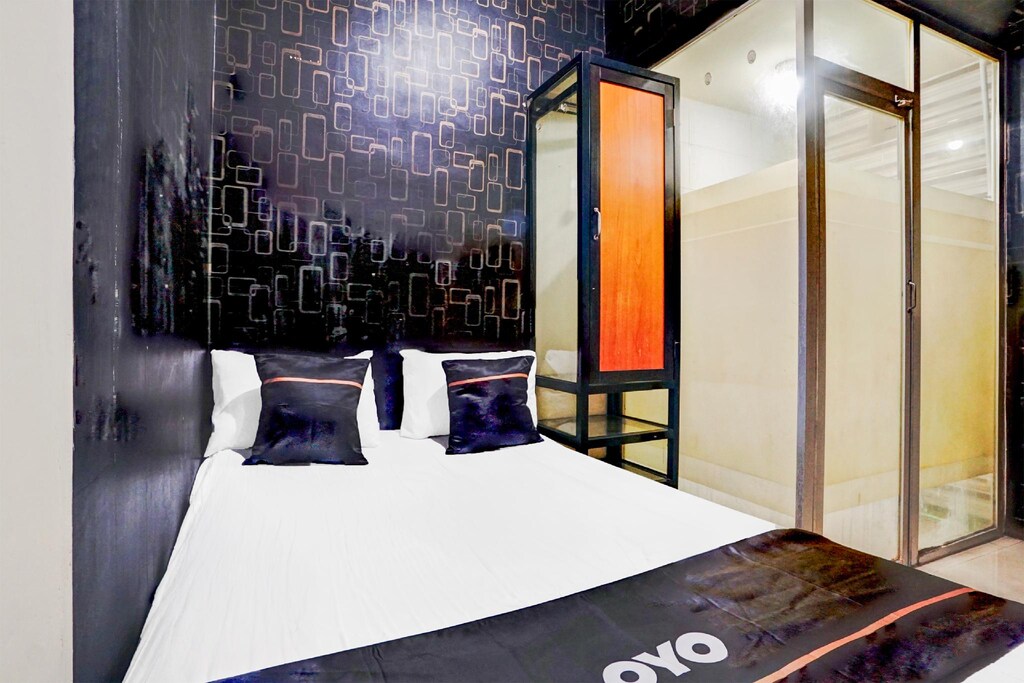 Hotel O Surabaya near Universitas Airlangga formerly Kertajaya Residence Surabaya 위치 및 접근성