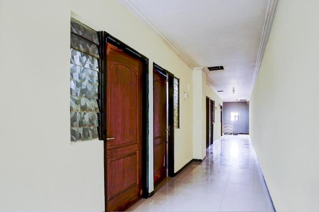 Hotel O Surabaya near Universitas Airlangga formerly Kertajaya Residence Surabaya 객실 및 시설