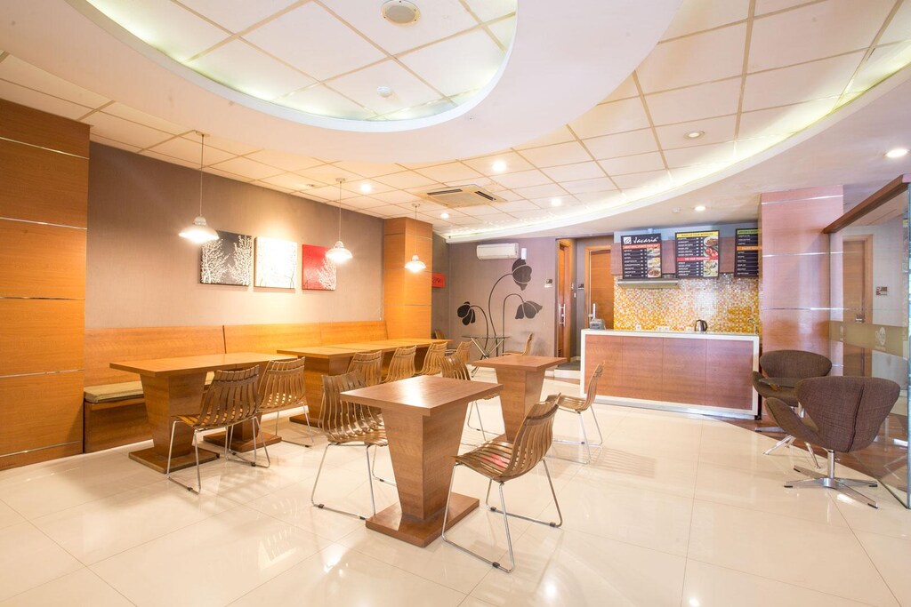 라이프 호텔 마이젠드 순코노 수라바야 (Life Hotel Mayjend Sungkono Surabaya) 객실 및 시설