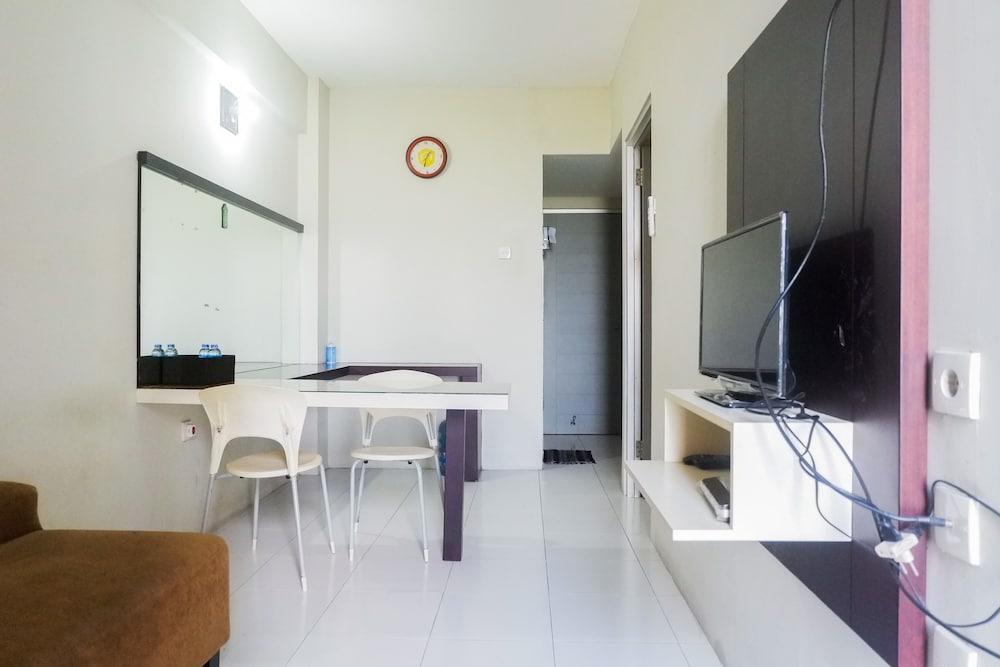 Pool View 2Br at Dian Regency Apartment 호텔 이미지 1